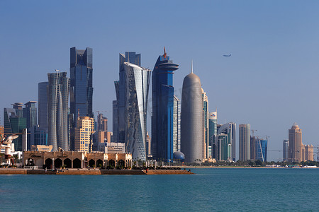 卡塔尔城市摄影照片_西湾城市天际线的多哈，卡塔尔