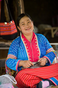 东南亚人摄影照片_来自帕隆部落的妇女
