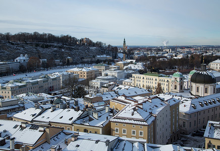 雪屋顶摄影照片_奥地利萨尔茨堡的冬季降雪