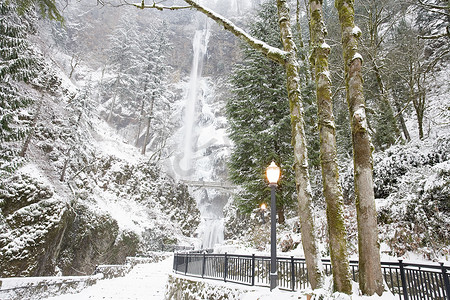路灯详情摄影照片_马尔特诺玛瀑布的雪