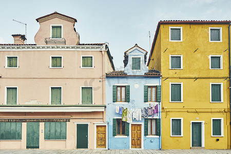 意大利威尼斯布拉诺传统多彩房屋的正面