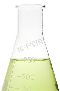 容量瓶中的绿色液体