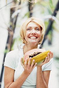 木瓜之摄影照片_在户外用餐的女人