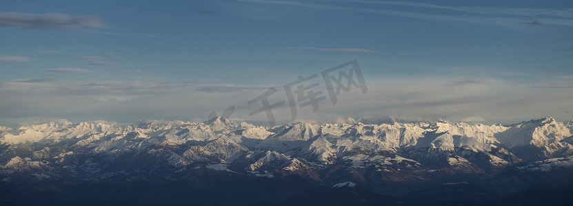 意大利特伦蒂诺阿尔托阿迪奇意大利和奥地利之间白雪皑皑的阿尔卑斯山全景