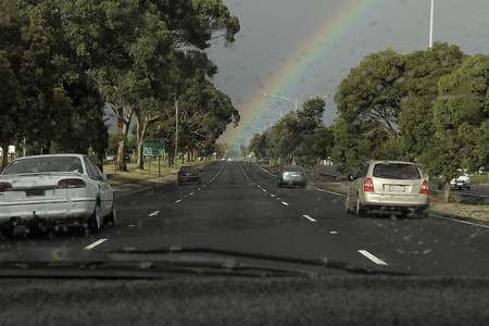 从车里看彩虹