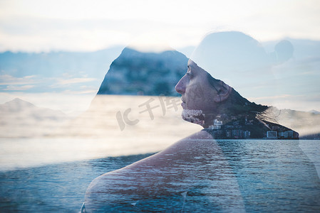 双重曝光的瑞士卢加诺湖上的女人