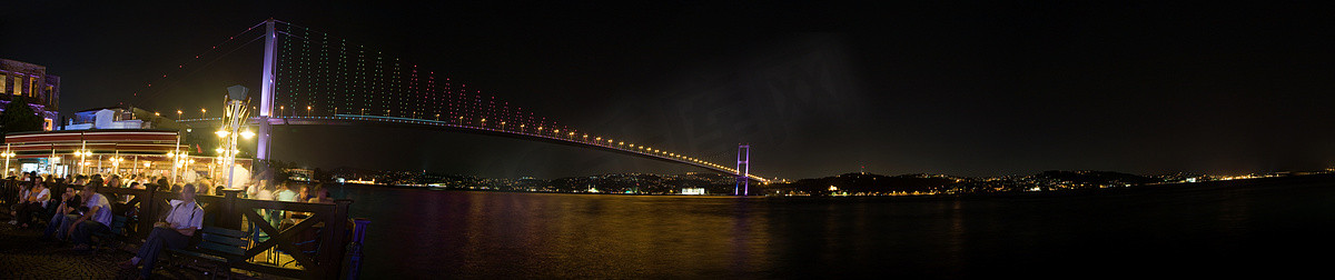 夜间的博斯普鲁斯大桥
