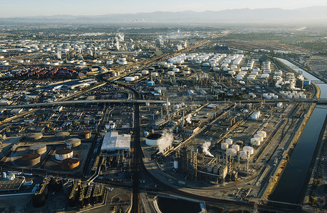 工厂鸟瞰摄影照片_炼油厂俯视美国加利福尼亚州洛杉矶
