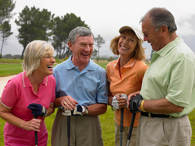 游戏名摄影照片_高尔夫球手们在笑