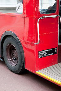 公交车背景摄影照片_伦敦红色公交车