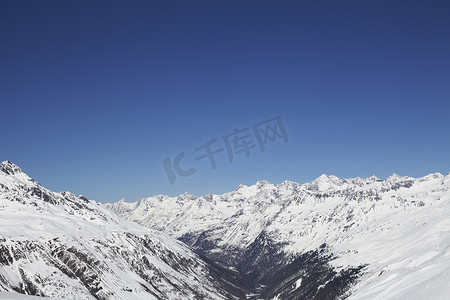 冬景色摄影照片_奥地利白雪覆盖的山脉景色