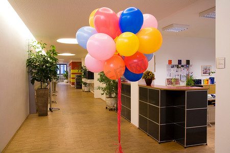 办公室里的气球