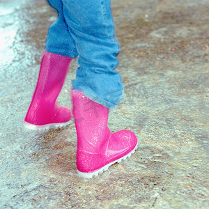 粉色长筒靴
