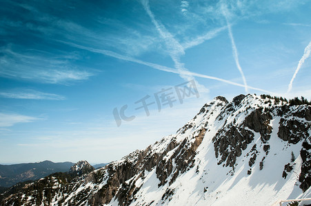 俯瞰乡村风光的德国阿尔卑斯山