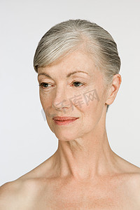 皮肤老化摄影照片_一位资深女性的肖像