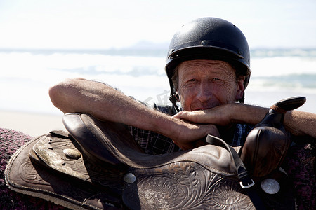 新西兰文化摄影照片_新西兰奥克兰帕基里海滩骑马人