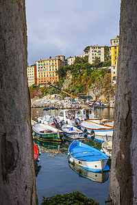 自然相框摄影照片_意大利利古里亚卡莫利渔船的相框视图
