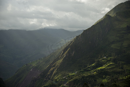 山水房地产摄影照片_透过山谷索拉塔科迪莱拉房地产玻利维亚南美洲