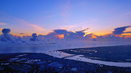 火红的云彩摄影照片_晚霞云层黄昏日落天空城市海口14