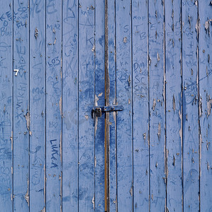 破旧的蓝色门