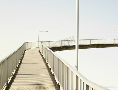 路灯详情摄影照片_英国伯肯黑德的大桥