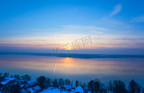 德国巴伐利亚州斯塔恩贝格湖的冬景