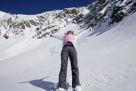 女子滑雪道后退下坡