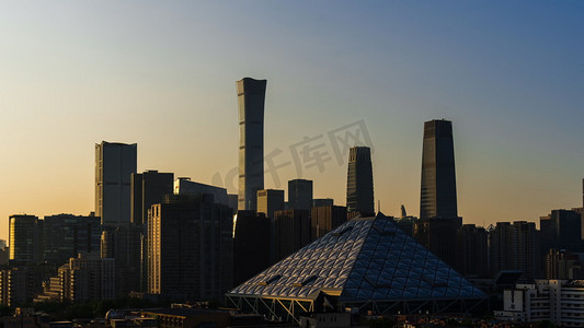 1080夏天夏日风景公园小溪蓝天白云唯美风光