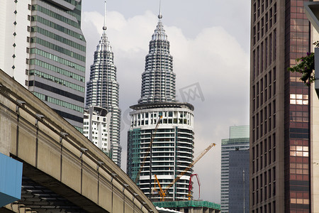 马来西亚吉隆坡单轨铁路和马来西亚国家石油公司塔楼