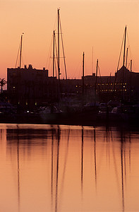 夕阳下的港湾