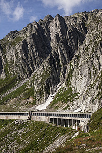 沿着哥特哈德山口老路行驶的高速公路瑞士