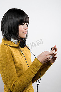 音乐播放器背景摄影照片_女人在听3播放器
