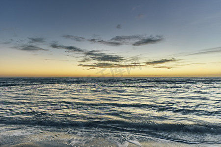 日落时的海景意大利西西里岛阿格里根托的雷尔蒙特海岸