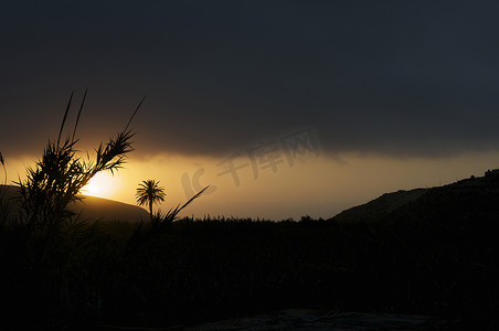 日落时的剪影摩洛哥塔加兹奥特附近