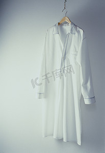 一件白色睡衣