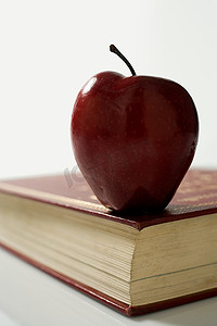 书上的苹果