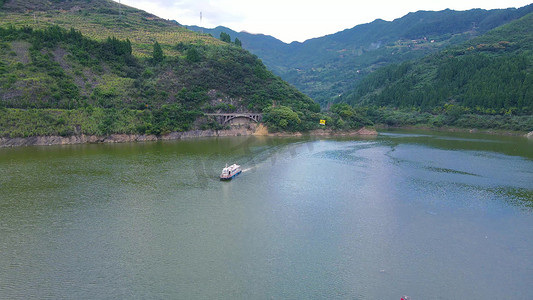 绿水青山摄影照片_航拍河谷河流绿水青山大自然