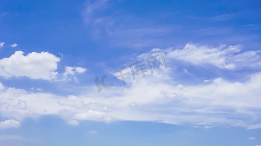 实拍夏日天气蓝天白云摄影