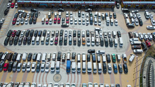 航拍城市大型停车场二手车市场