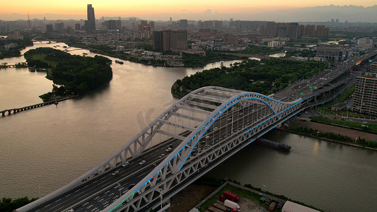 夕阳下的大运河高架桥车流摄影