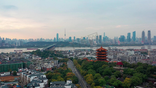 武汉加油摄影照片_武汉城市建筑红楼景区航拍实拍
