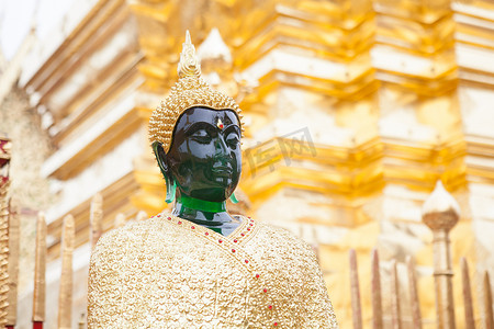 佛神摄影照片_泰国清迈金庙前的玉佛