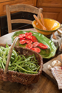 美食摄影照片_法国乡村厨房里的蔬菜