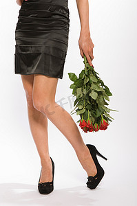 戴着玫瑰的女性腿