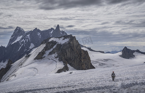 冰川上的攀登者梅尔德格莱斯勃朗峰法国