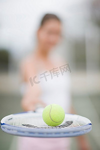 网球在球拍上保持平衡