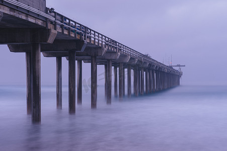 it人摄影照片_美国加利福尼亚州圣地亚哥雾水码头