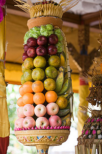 礼拜仪式摄影照片_寺庙里的印度教水果供品