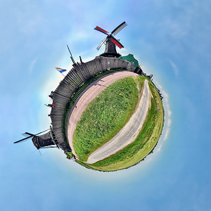 欧洲小镇摄影照片_荷兰的风车行星效应很小