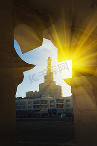卡塔尔多哈清真寺伊斯兰文化中心尖塔上的日出卡塔尔